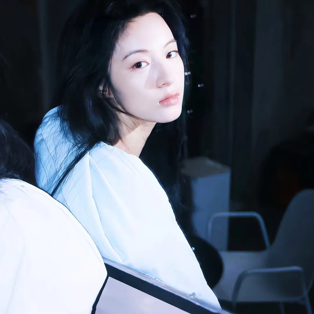 麻烦中的女人 海报
